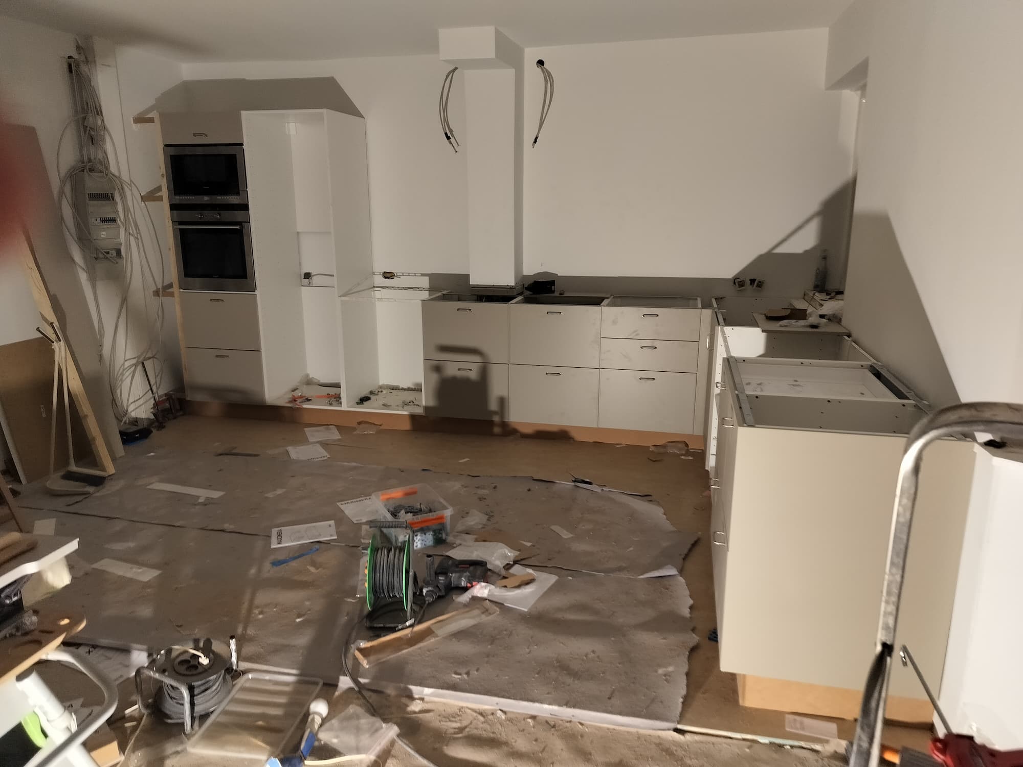 Renovering af køkken med nye elementer — tømrer nord for København